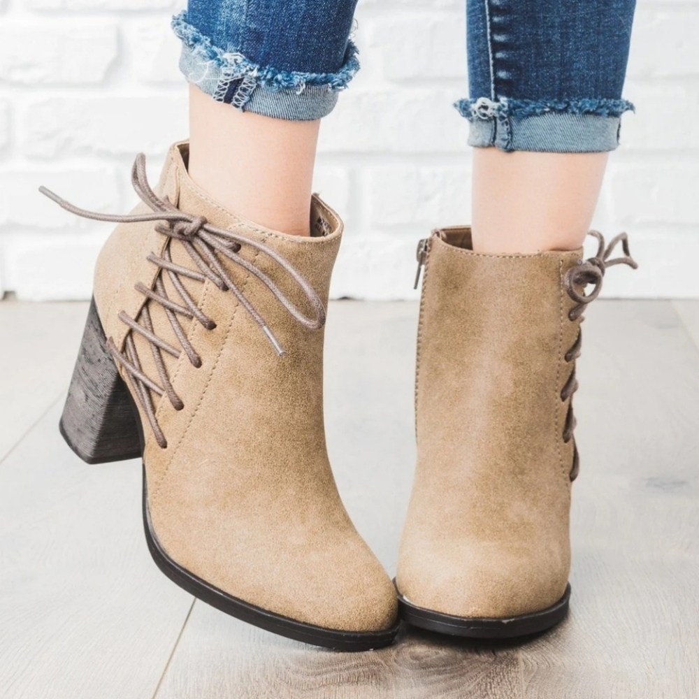 Bamboo /chunky heel /ankle boots/ size 7 1/2/Taupe